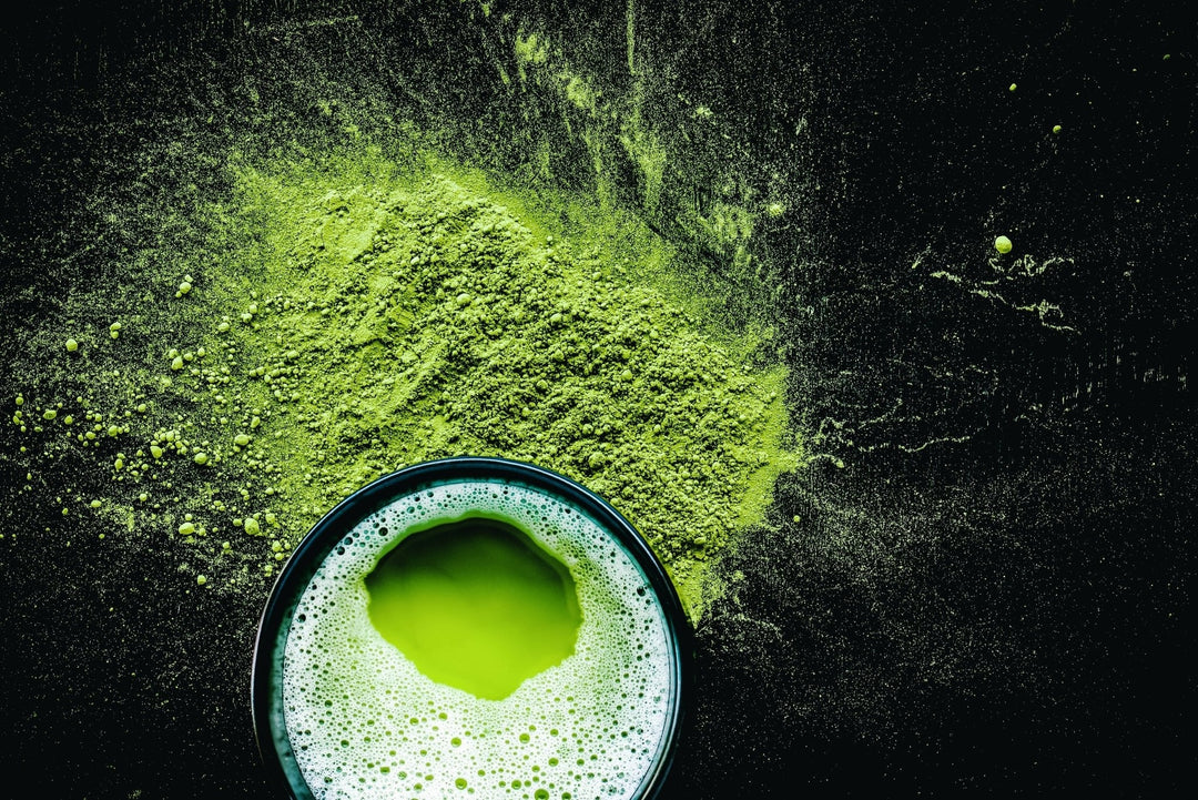 Matcha-Geheimnis gelüftet: Wie aus schattigen Teegärten das leuchtend grüne Superpulver entsteht - Nibelungentee