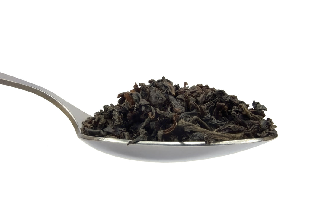 Assam Tee in FTGFOP1 Qualität auf einem Löffel