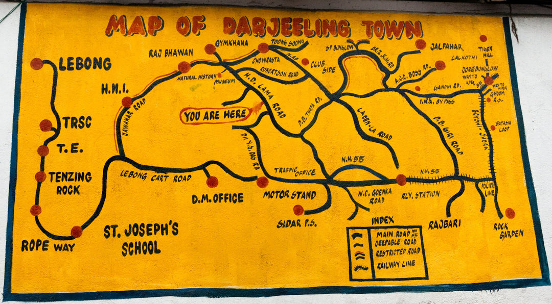 Handgemalte Karte von Darjeeling auf einer Hauswand